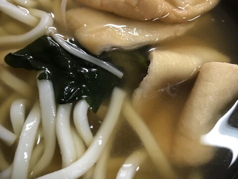 揚げとエノキと茎付きわかめのうどん(^○^)